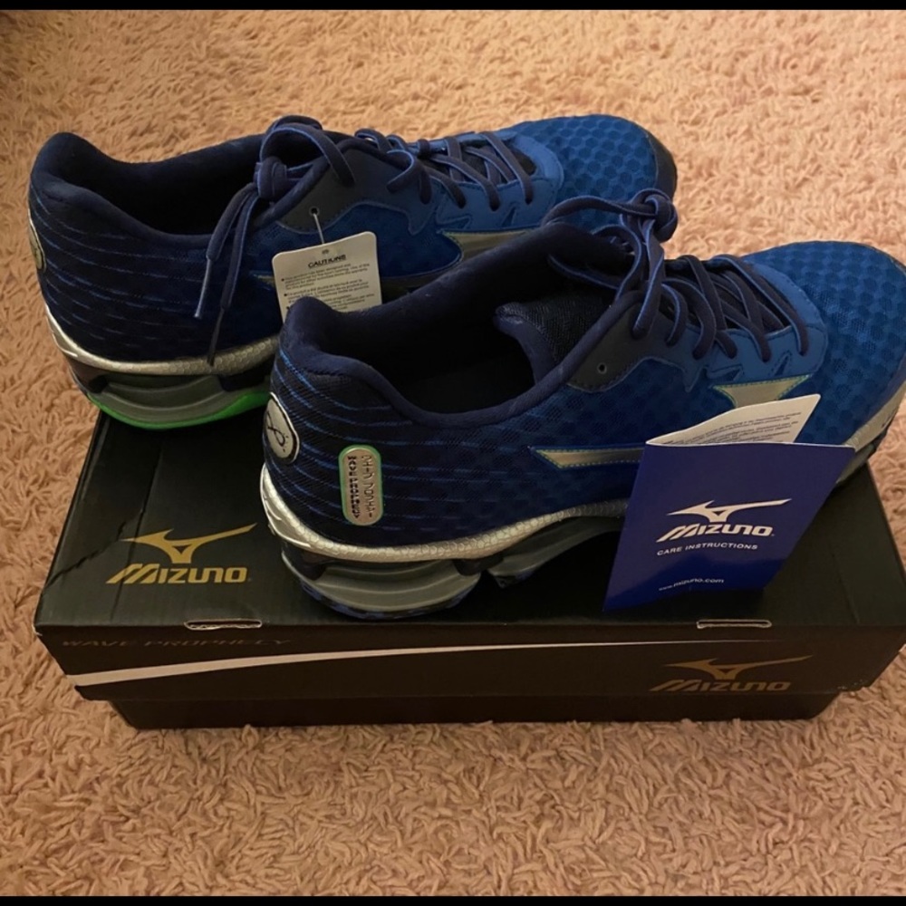 BRAND NEW MIZUNO WAVE PROPHECY